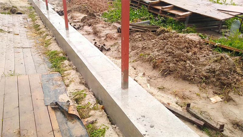 Міцний бетон для цоколя паркана своїми руками